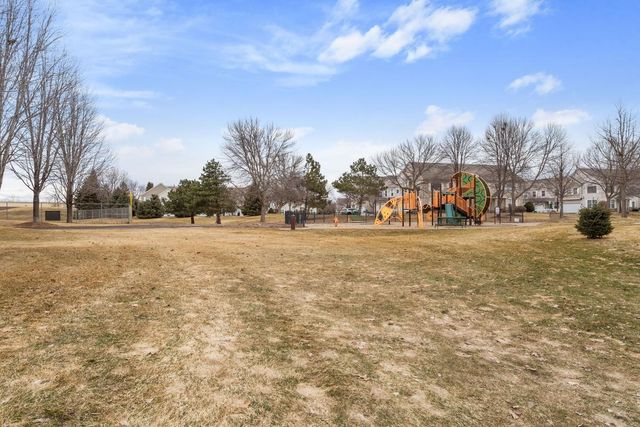 1923 Bluestem Lane 22, Shoreview, MN 55126