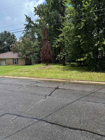 8455 Kensington Dr, Baton Rouge, LA 70809