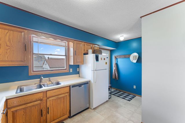 3930 Vera Cruz Avenue N, Robbinsdale, MN 55422