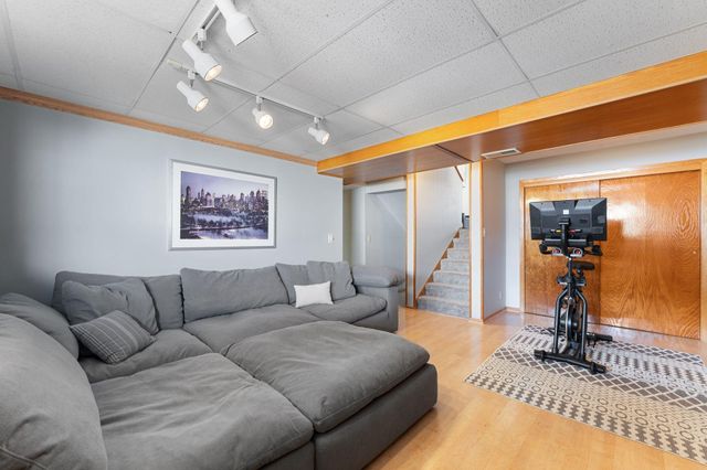 3930 Vera Cruz Avenue N, Robbinsdale, MN 55422