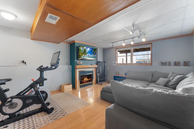 3930 Vera Cruz Avenue N, Robbinsdale, MN 55422