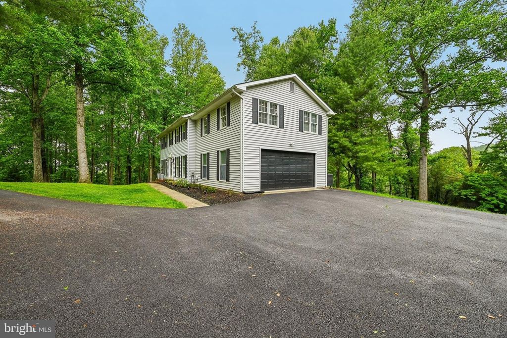 Image 2 of property listing at 10 DELBARTON CT, Sparks Glencoe, MD 21152