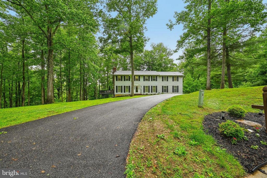 Image 4 of property listing at 10 DELBARTON CT, Sparks Glencoe, MD 21152
