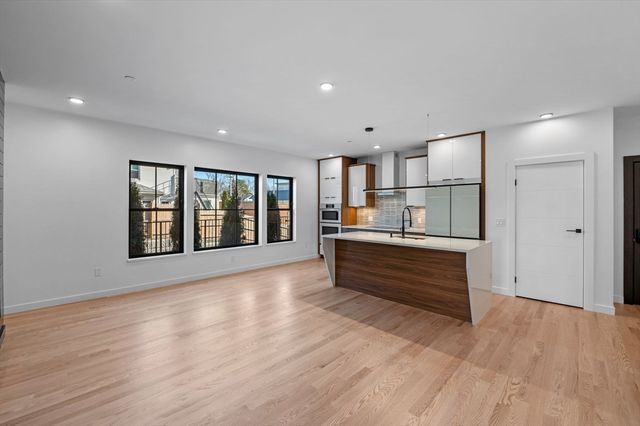 11 Boynton St. 101, Swampscott, MA 01907