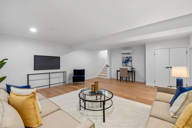 11 Boynton St. 101, Swampscott, MA 01907