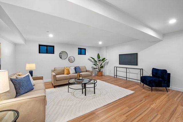 11 Boynton St. 101, Swampscott, MA 01907