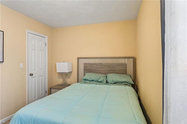 882 Cheyenne DR, Newport News, VA 23608