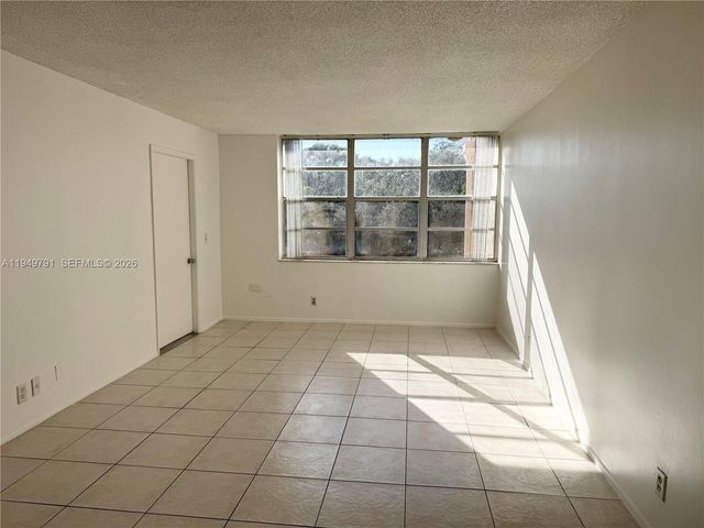 9400 Live Oak Pl 406, Davie, FL 33324