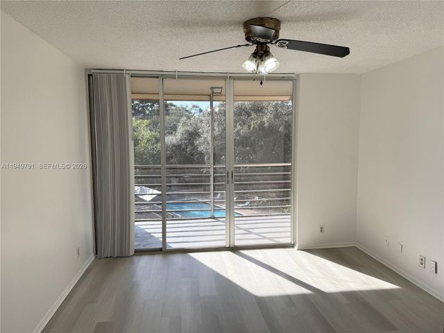 9400 Live Oak Pl 406, Davie, FL 33324