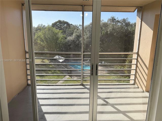 9400 Live Oak Pl 406, Davie, FL 33324