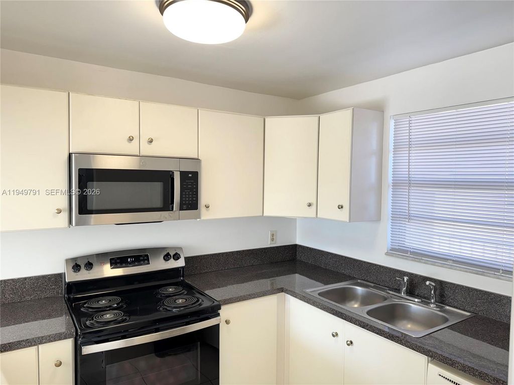 9400 Live Oak Pl 406, Davie, FL 33324