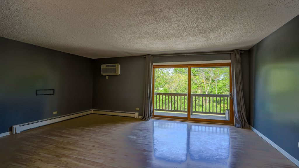 Image 2 of property listing at 6655 172nd Street 2A, Tinley Park, IL 60477