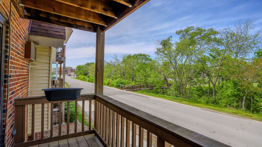 Image 7 of property listing at 6655 172nd Street 2A, Tinley Park, IL 60477