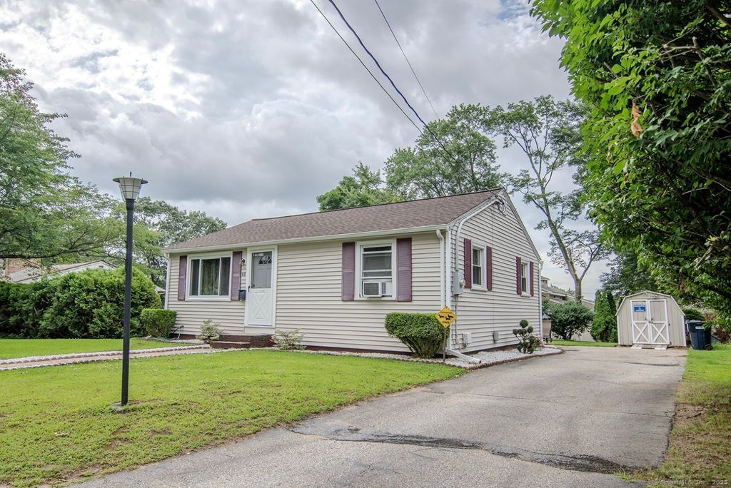 60 North Street, Putnam, CT 06260