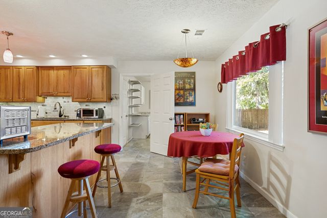 220 N Cromwell Road, Savannah, GA 31410