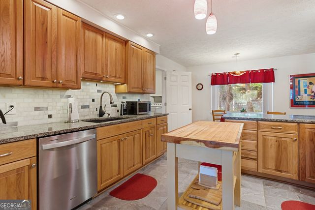 220 N Cromwell Road, Savannah, GA 31410