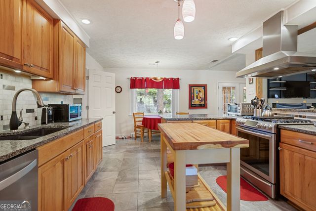 220 N Cromwell Road, Savannah, GA 31410