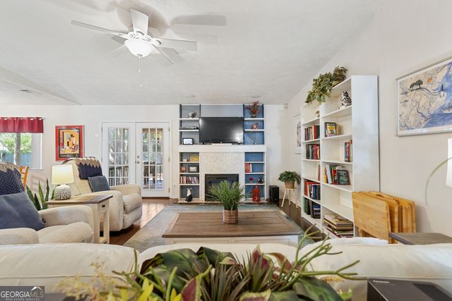 220 N Cromwell Road, Savannah, GA 31410