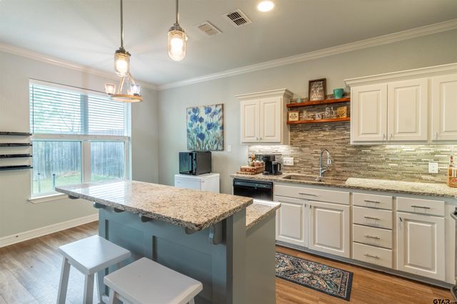 2802 Valley View St, Tyler, TX 75701