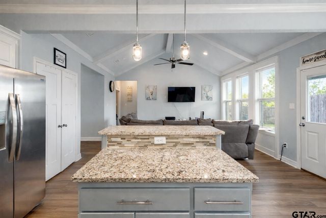 2802 Valley View St, Tyler, TX 75701