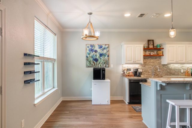 2802 Valley View St, Tyler, TX 75701