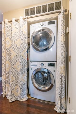 105 Neilly Court, Old Bridge, NJ 08857