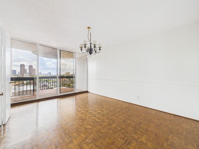 5001 Woodway Drive 1103, Houston, TX 77056