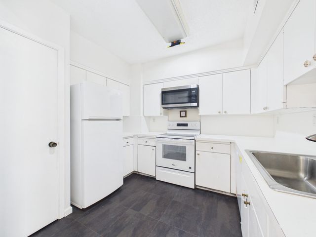 5001 Woodway Drive 1103, Houston, TX 77056