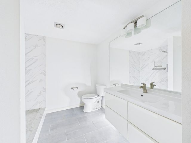 5001 Woodway Drive 1103, Houston, TX 77056