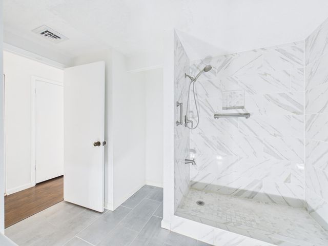 5001 Woodway Drive 1103, Houston, TX 77056