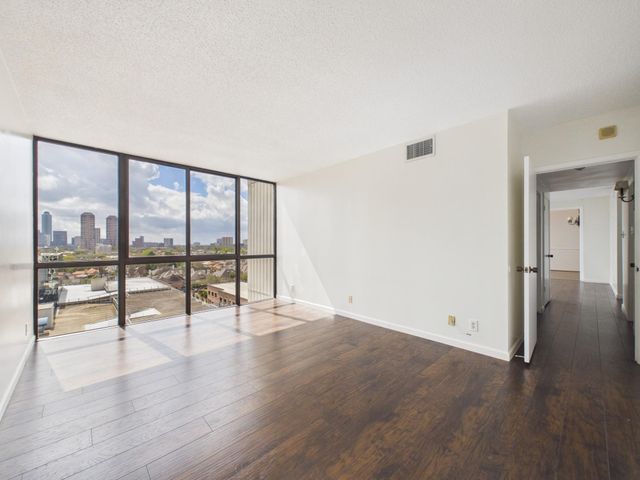 5001 Woodway Drive 1103, Houston, TX 77056