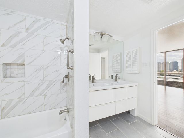 5001 Woodway Drive 1103, Houston, TX 77056