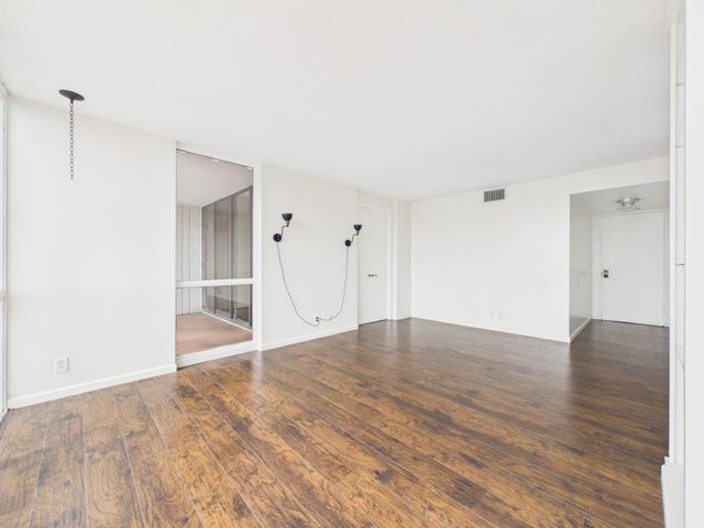 5001 Woodway Drive 1103, Houston, TX 77056