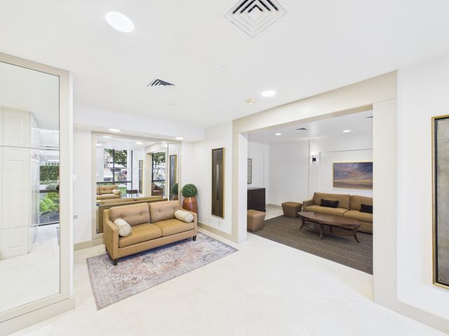 5001 Woodway Drive 1103, Houston, TX 77056