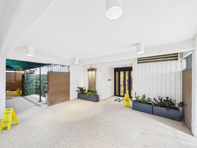 5001 Woodway Drive 1103, Houston, TX 77056