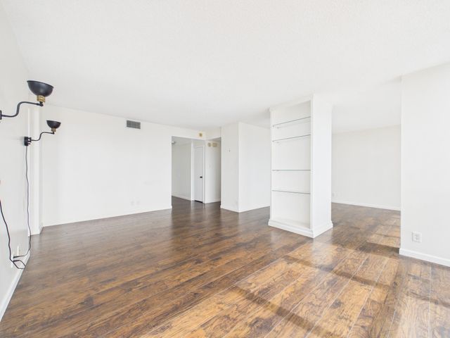 5001 Woodway Drive 1103, Houston, TX 77056