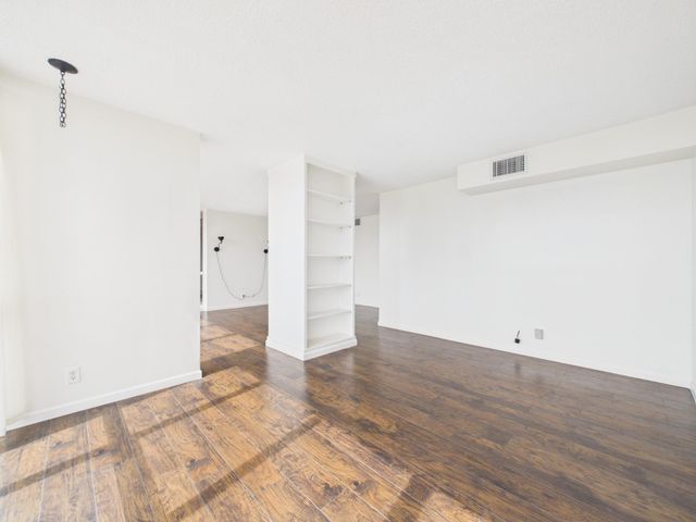 5001 Woodway Drive 1103, Houston, TX 77056