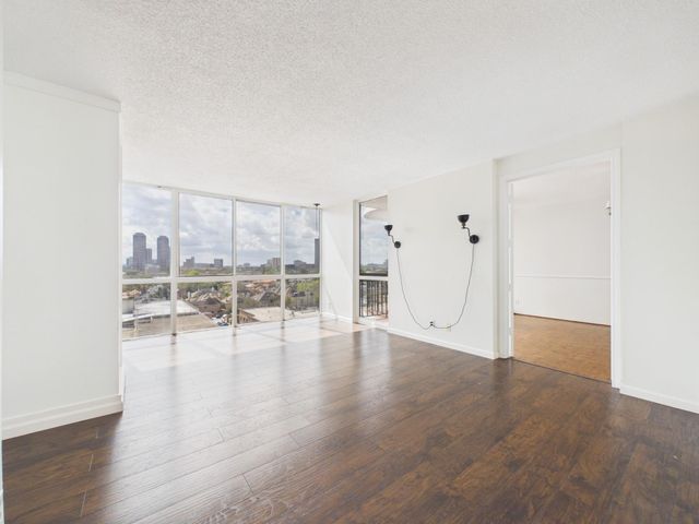 5001 Woodway Drive 1103, Houston, TX 77056