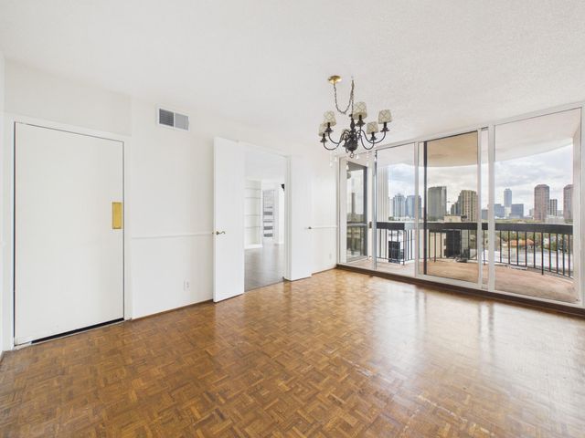 5001 Woodway Drive 1103, Houston, TX 77056