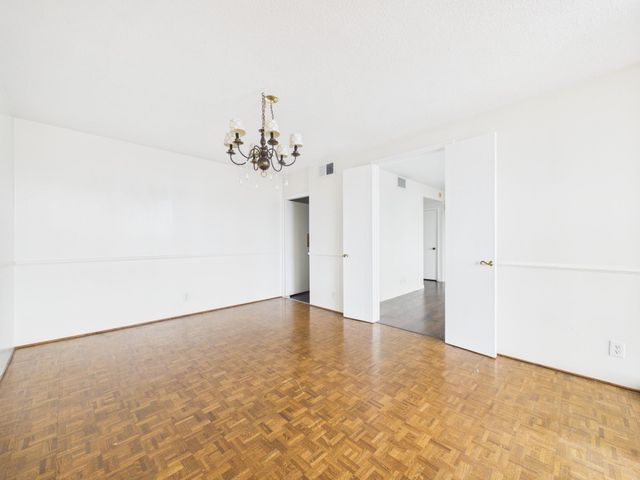 5001 Woodway Drive 1103, Houston, TX 77056