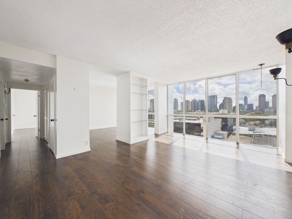 5001 Woodway Drive 1103, Houston, TX 77056