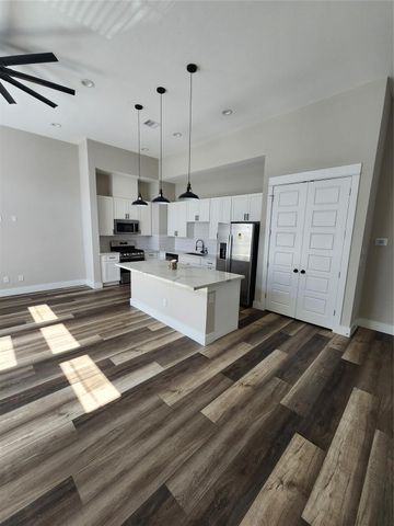 7710 Kivu Ln, Houston, TX 77055