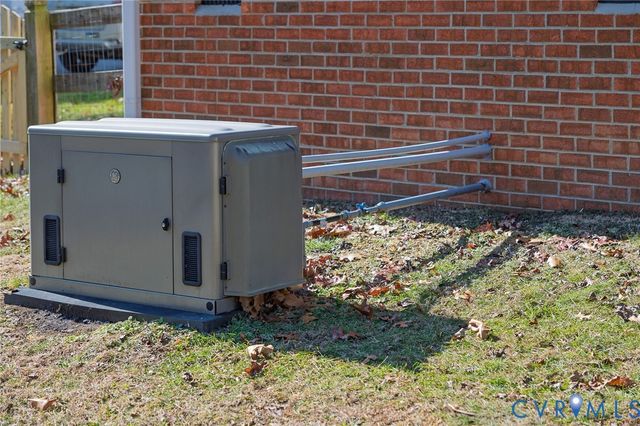 14331 Woodland Hill Dr, Colonial Heights, VA 23834