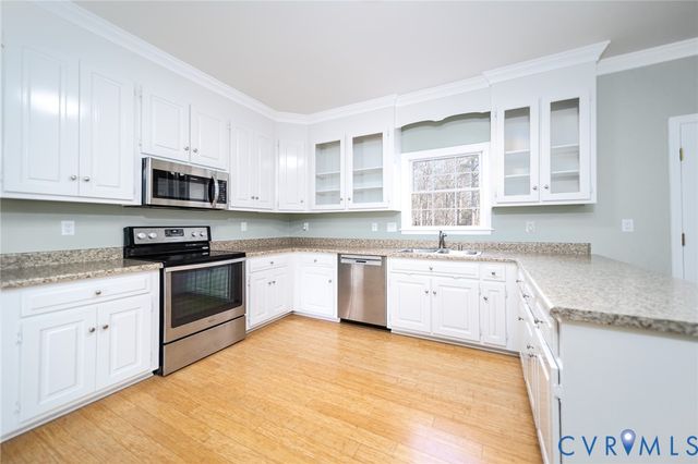 14331 Woodland Hill Dr, Colonial Heights, VA 23834