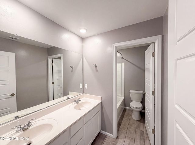 7904 S Bonanza Park Drive, Tucson, AZ 85747