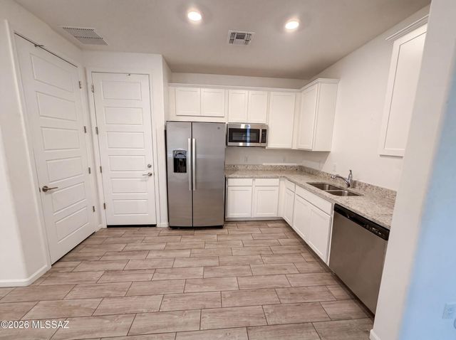 7904 S Bonanza Park Drive, Tucson, AZ 85747