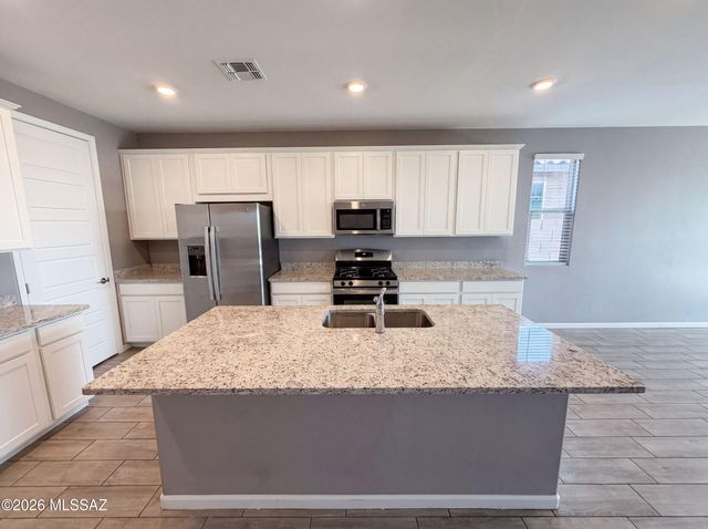 7904 S Bonanza Park Drive, Tucson, AZ 85747