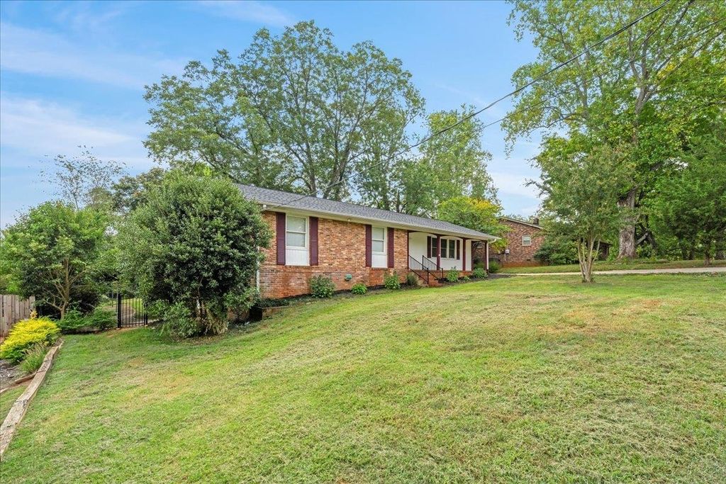 16 Starsdale Circle, Greenville, SC 29609