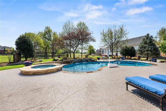 408 Oak Summit Road, Edmond, OK 73025