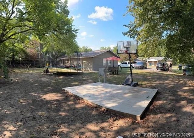 303 W Haynie Avenue, Calera, OK 74730